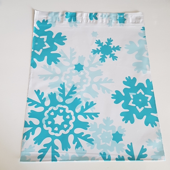🎅🏼25 pcs Snow Flakes Poly Mailers 9.85"x11.60" inches - Picture 2 of 3